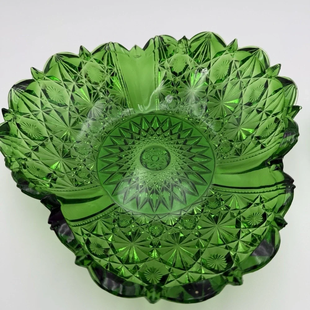 Antique EAPG Bowl US‎ Glass Richards and Hartley Clover Emerald Green Triangular